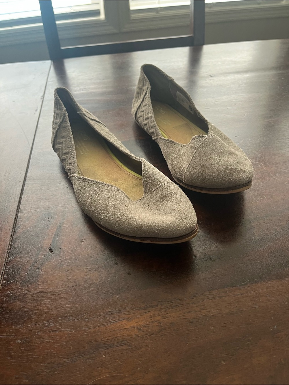 Women’s Slip-On Pointed Toe Flats in Light Taupe